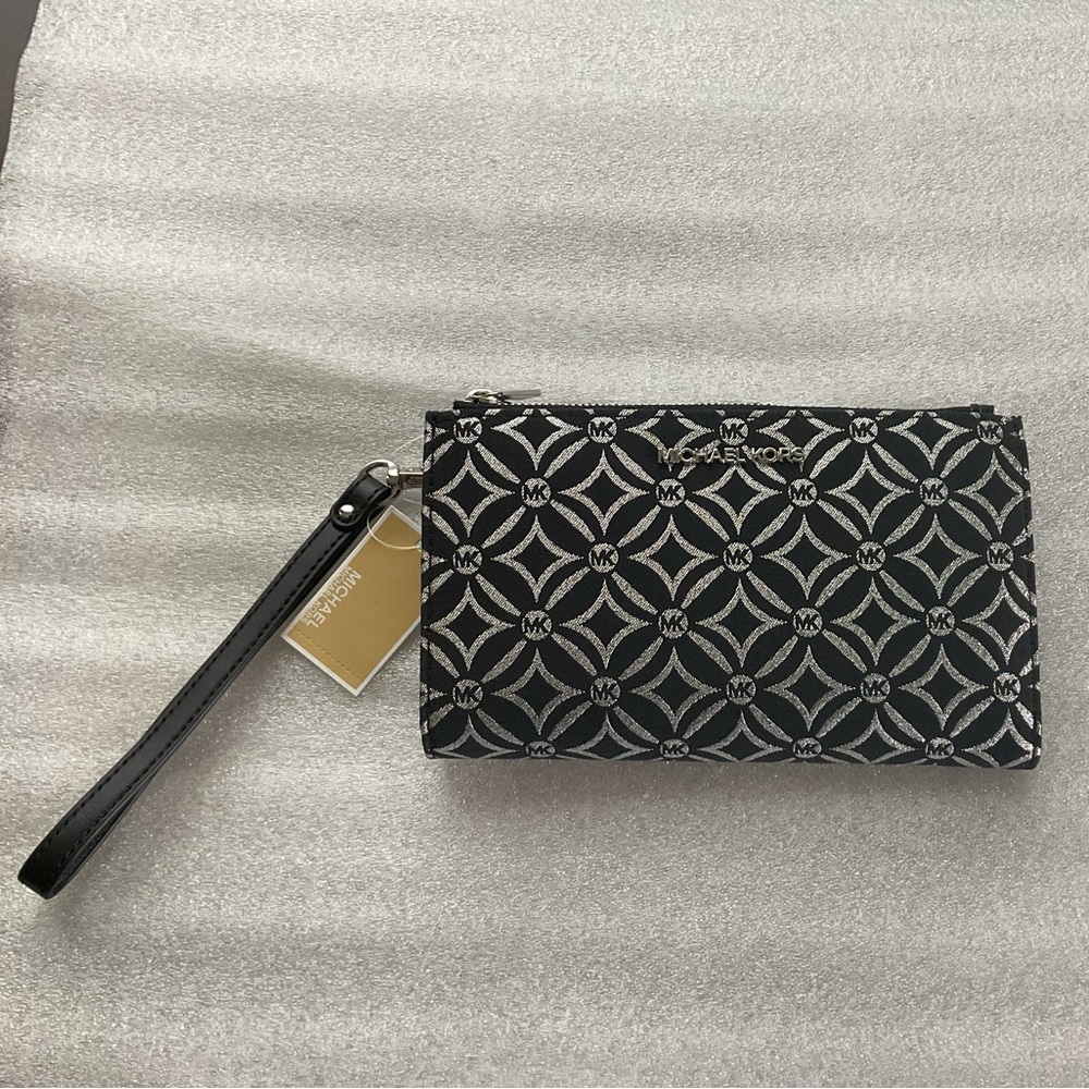 BNWT Michael Kors Black and Silver Patterned Wristlet Wallet